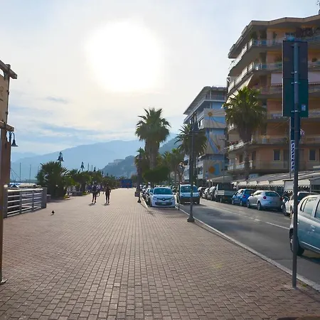 Vacanze Al Mare شقة